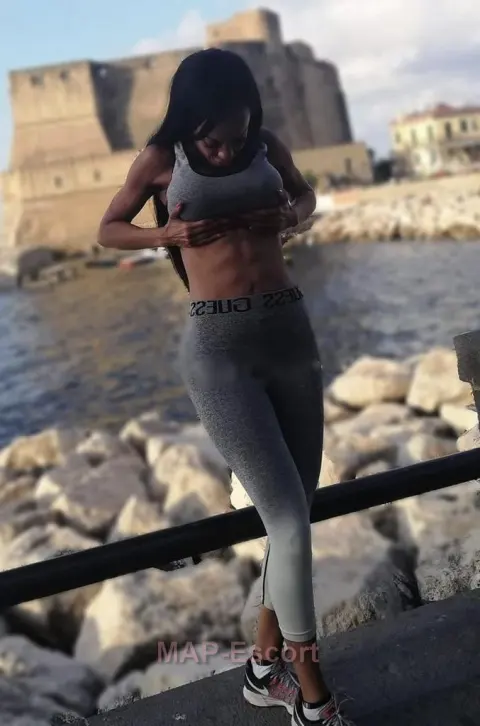 Anitta Rodrigues, foto del profilo 6 di 7